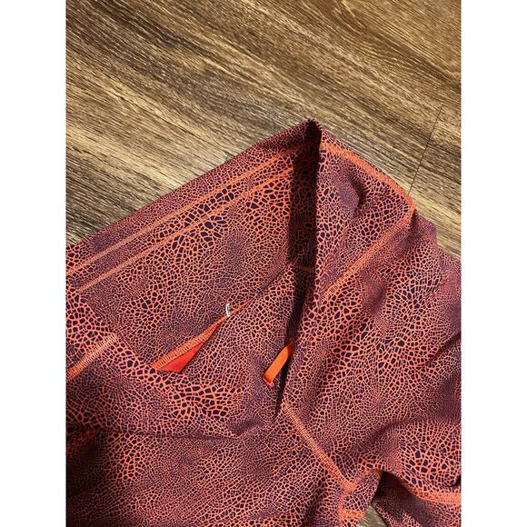 Women's Lululemon Orange and Blue Pattern Ivigorate 25 in inseam - Picture 4 of 7
